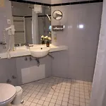 Hotel Warias Am Geiseltalsee - Naehe Merseburg Und Muecheln 3*