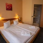 Warias Am Geiseltalsee - Naehe Merseburg Und Muecheln Hotel