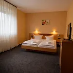 Hotel Warias Am Geiseltalsee - Naehe Merseburg Und Muecheln