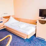 Hotel Warias Am Geiseltalsee - Naehe Merseburg Und Muecheln 3*