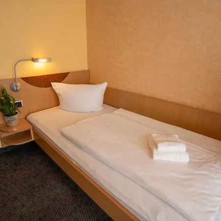 Hotel Warias Hotel&restaurant Am Geiseltalsee - Nähe Merseburg 3*