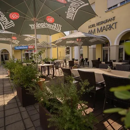 Warias & Restaurant Hotel