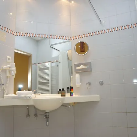 Warias Am Geiseltalsee - Naehe Merseburg Und Muecheln Hotel Braunsbedra