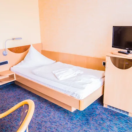 Hotel Warias Am Geiseltalsee - Naehe Merseburg Und Muecheln 3*