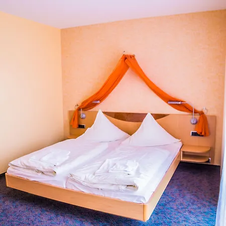 Hotel Warias Hotel&restaurant Am Geiseltalsee - Nähe Merseburg 3*