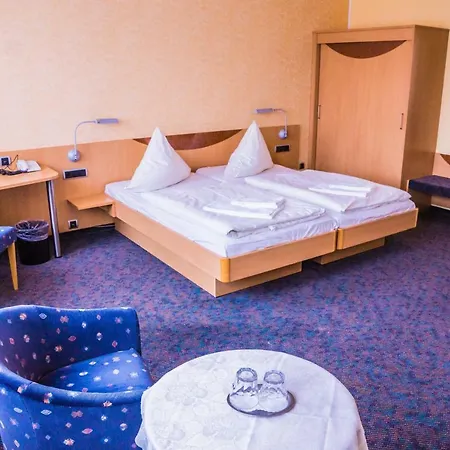 Warias Am Geiseltalsee - Naehe Merseburg Und Muecheln Hotell 3*