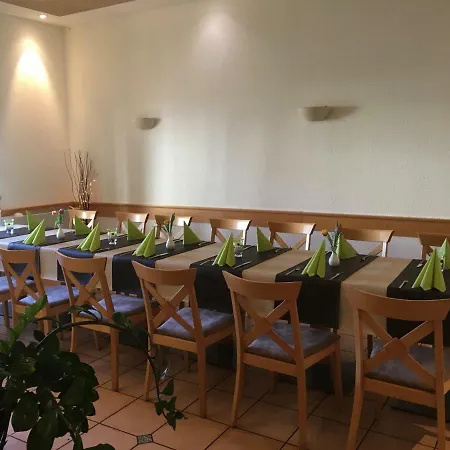 Warias & Restaurant 3*