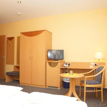 Warias Hotel&restaurant Am Geiseltalsee - Nähe Merseburg Hotel 3*