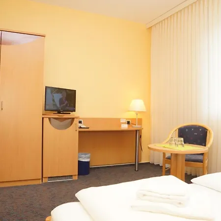 Warias & Restaurant Hotel 3*