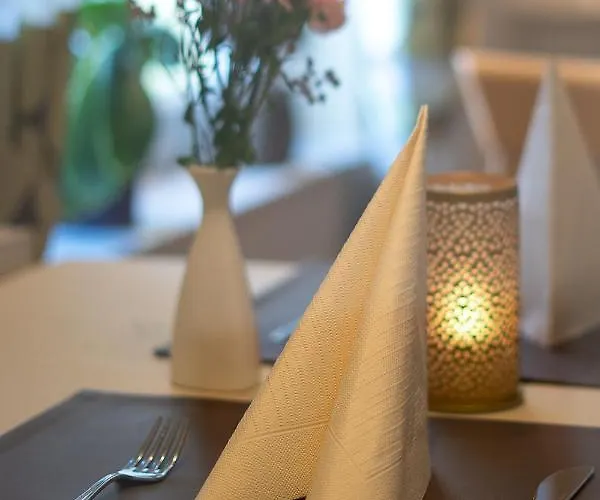 Warias Am Geiseltalsee - Naehe Merseburg Und Muecheln Hotell Braunsbedra