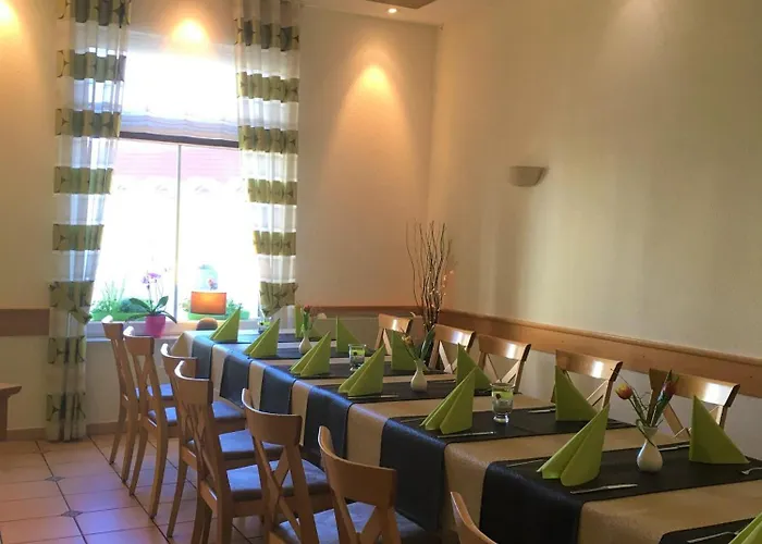 Hotell Warias Am Geiseltalsee - Naehe Merseburg Und Muecheln