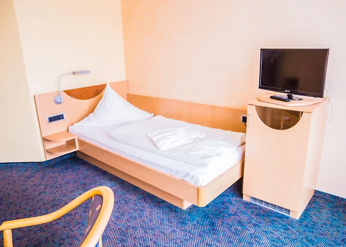 Hotell Warias Am Geiseltalsee - Naehe Merseburg Und Muecheln 3*