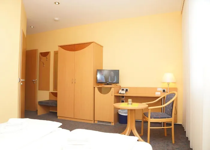 Warias Am Geiseltalsee - Naehe Merseburg Und Muecheln Hotell 3*